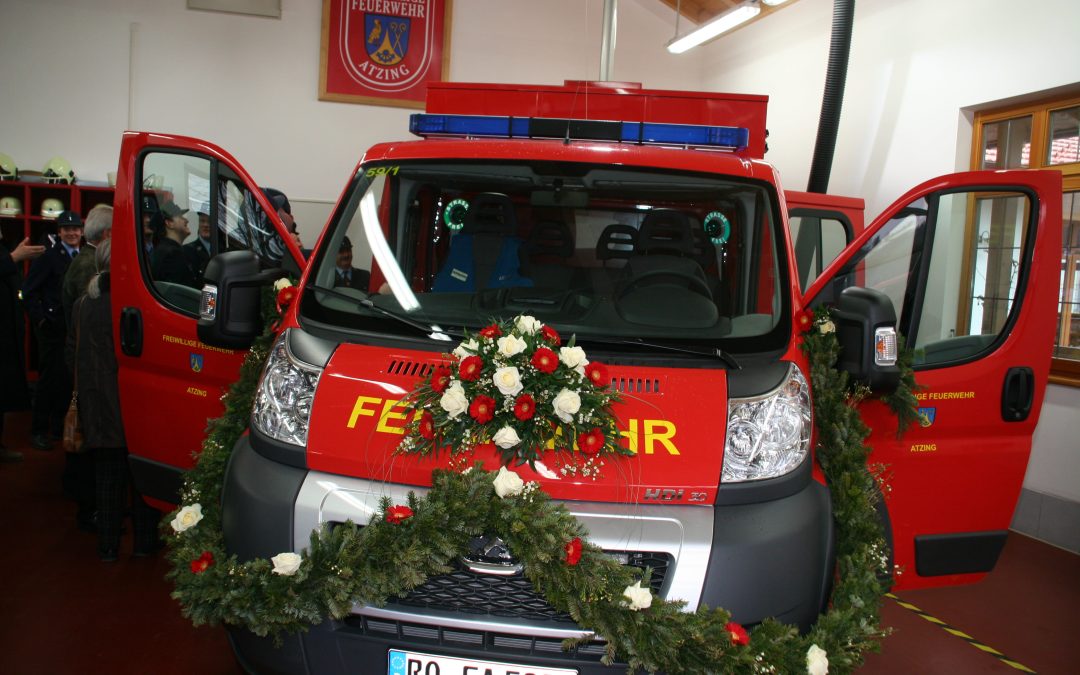 Atzinger Feuerwehr erhielt neues Mehrzweckfahrzeug