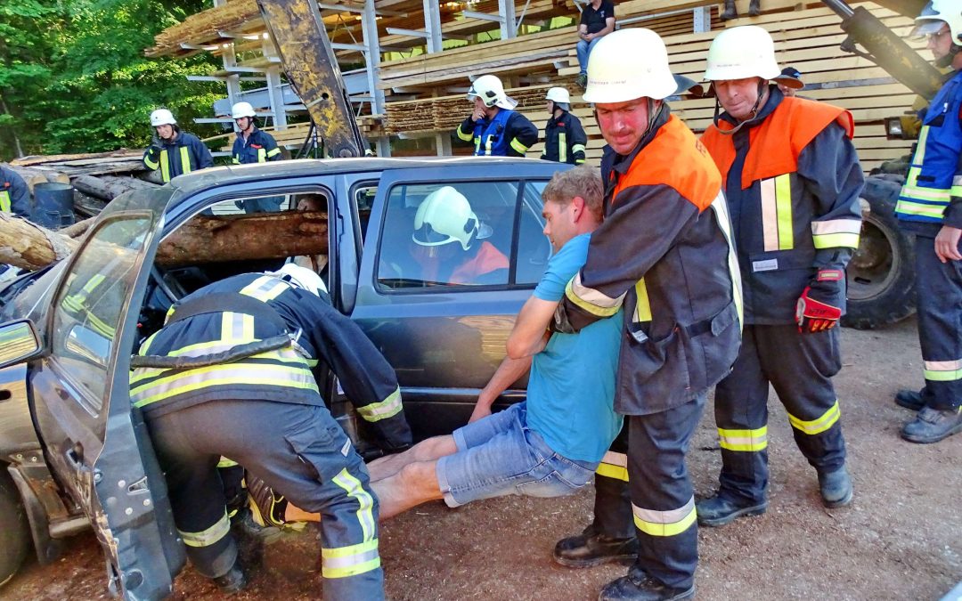 Atzinger Feuerwehreinsatz im Sägewerk