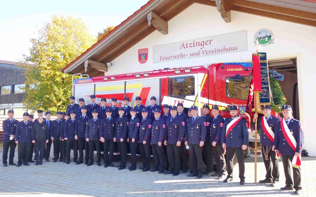 Feierliche Segnung des neuen Atzinger Feuerwehrfahrzeuges